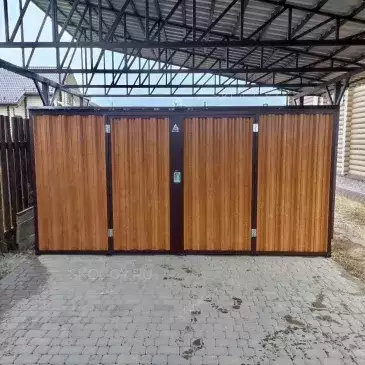 Контейнер с плоской крышей в осенних тонах в ДПК Золотые сосны, Александровский р-н, Владимирская область