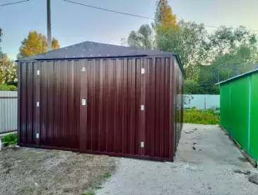 Гараж для автомобиля в шоколадном цвете в дер. Ямки, Калининский м.о, Тверская область