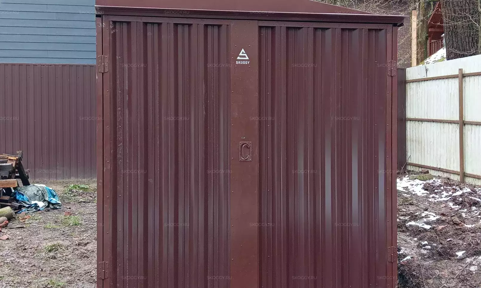 Компактный хозблок для загородного участка